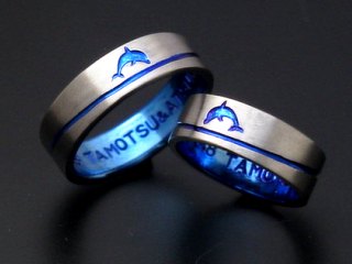 イルカのチタン結婚指輪