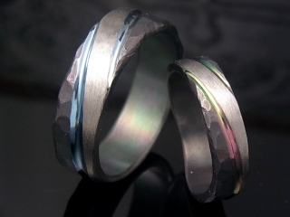 3色のチタン結婚指輪