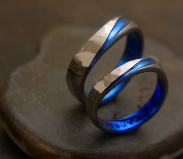 チタンの青い結婚指輪