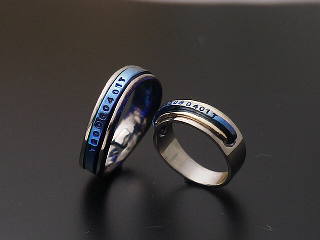 チタンと違素材の結婚指輪記念の指輪