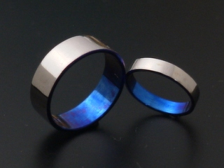 平打ちチタンの指輪（青）