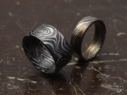 チタンの木目金ではないマーブル彫り結婚指輪