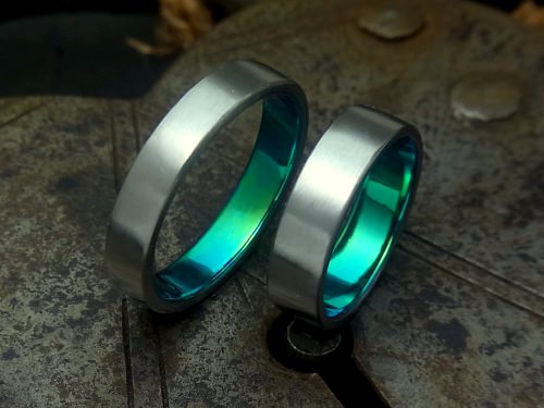 グリーンの結婚指輪