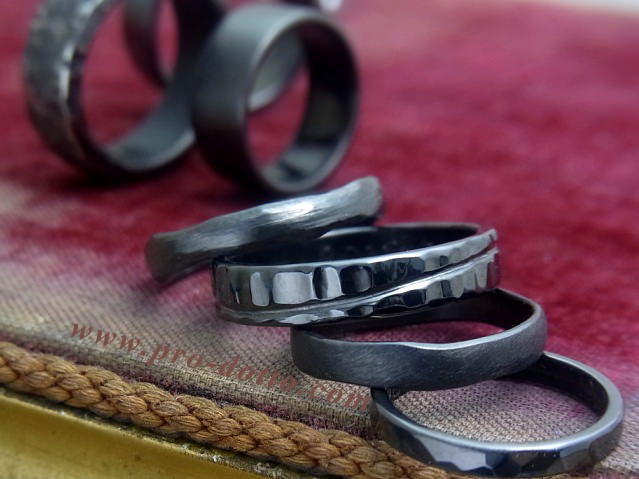 黒い結婚指輪チタン