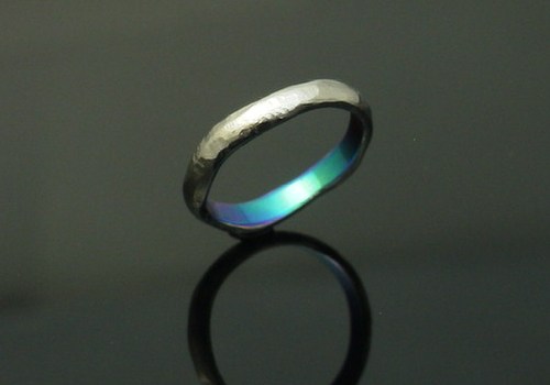 ピーコックグリーンの結婚指輪
